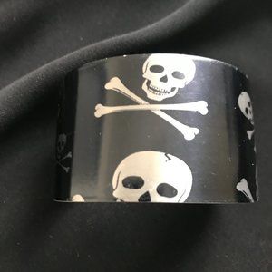 Cuff bracelet, Skull and Cross bones, Black and Silver color